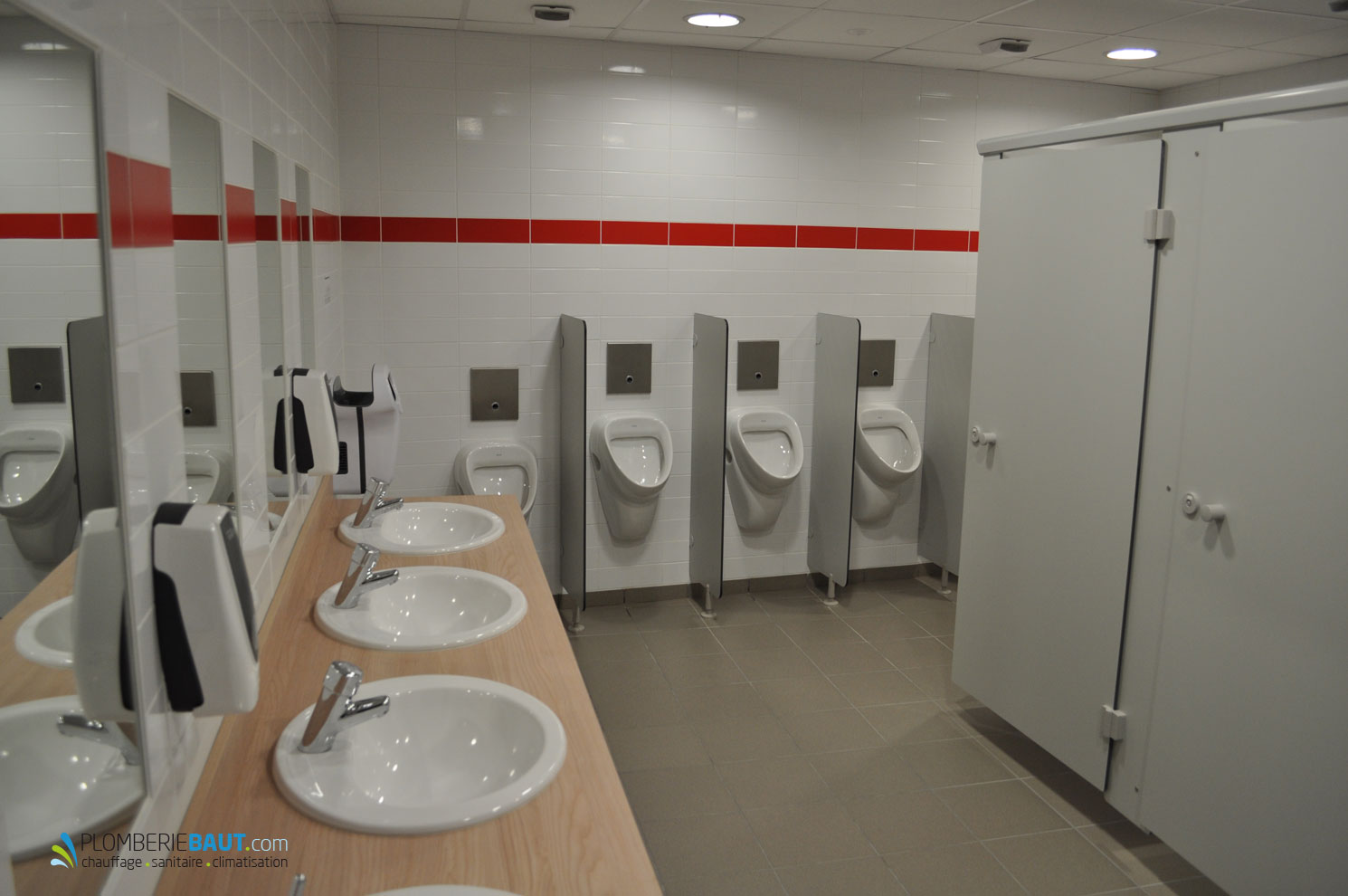 Toilettes pour salle de spectacle