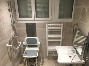 salle de bain accessible
